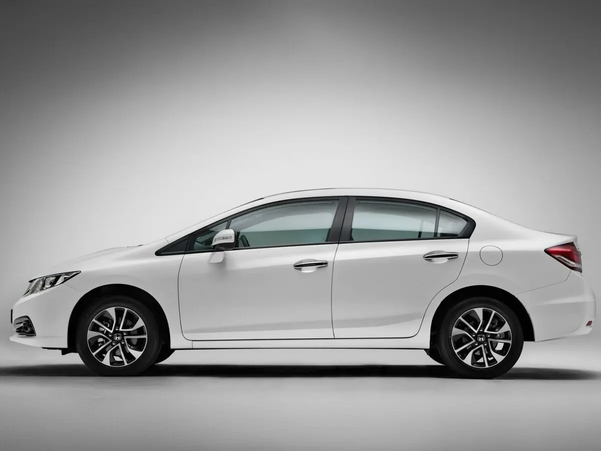 Honda Civic IX Рестайлинг Седан — фото 2