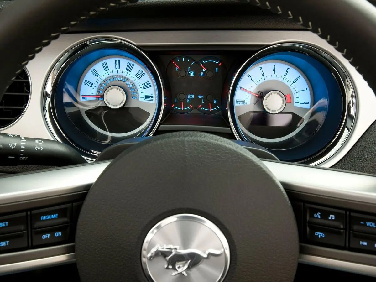 Ford Mustang V Рестайлинг Купе — photo 7