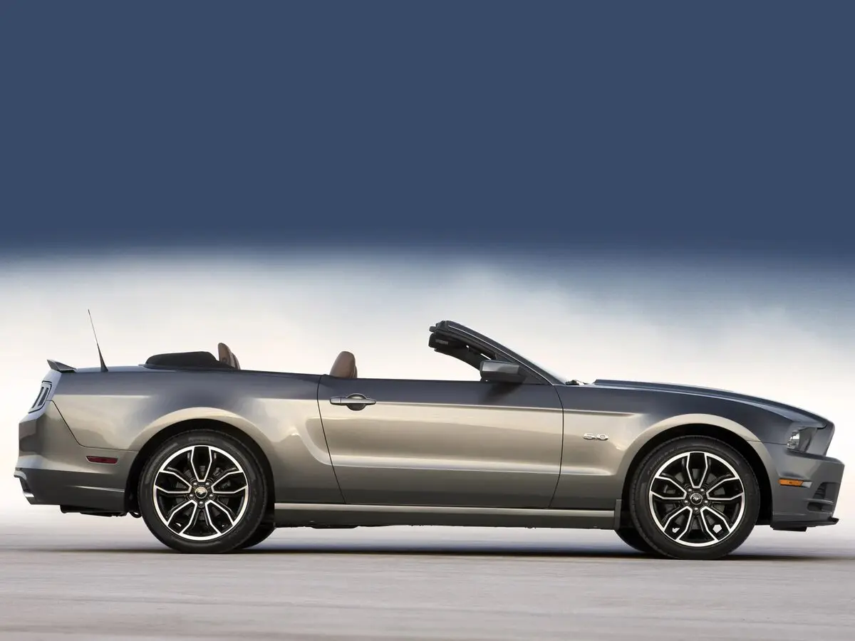 Ford Mustang V Рестайлинг Кабриолет — сүрөт 2