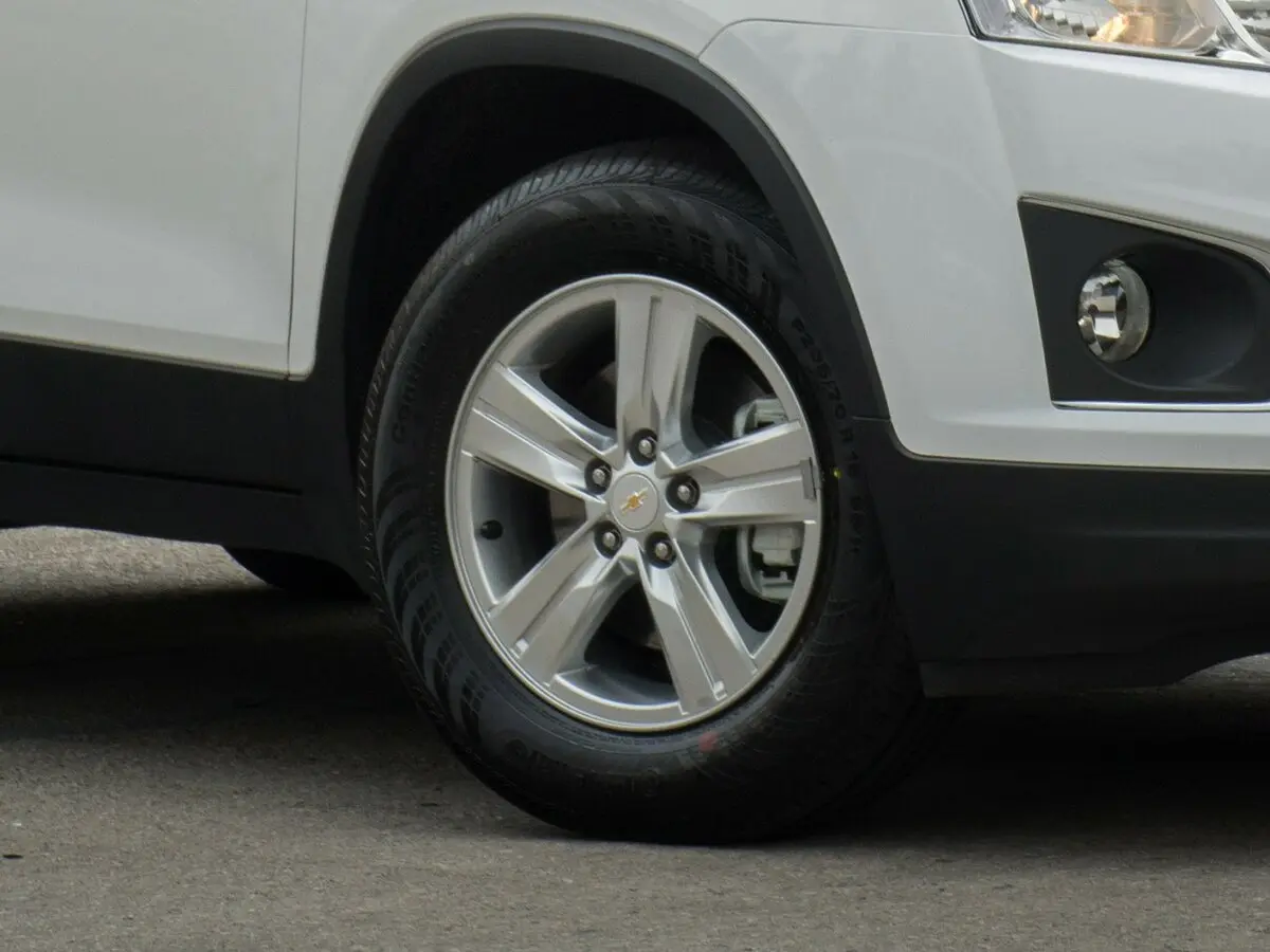 Chevrolet Tracker III Внедорожник 5 дв. — сүрөт 18