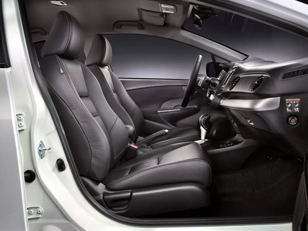 Honda Insight II Рестайлинг Хэтчбек 5 дв. — photo 8