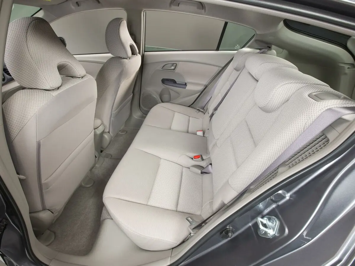 Honda Insight II Рестайлинг Хэтчбек 5 дв. — photo 11