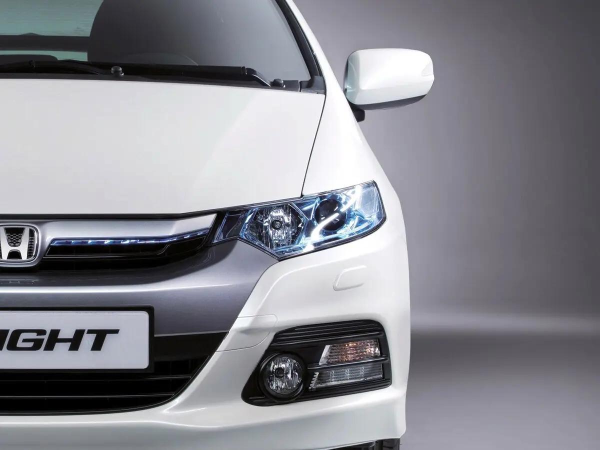 Honda Insight II Рестайлинг Хэтчбек 5 дв. — photo 14