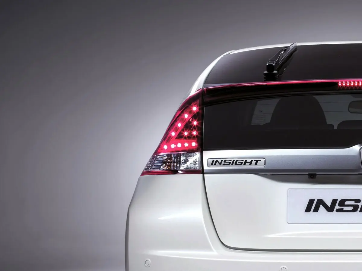 Honda Insight II Рестайлинг Хэтчбек 5 дв. — photo 15