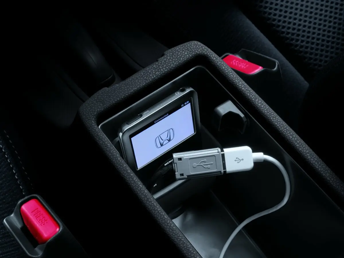 Honda Insight II Рестайлинг Хэтчбек 5 дв. — photo 16