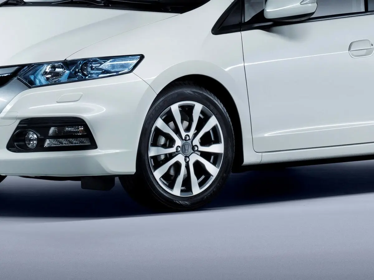 Honda Insight II Рестайлинг Хэтчбек 5 дв. — photo 17