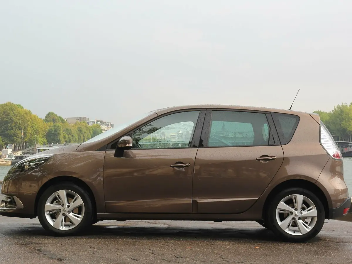Renault Scenic III Рестайлинг 2 Компактвэн — photo 2