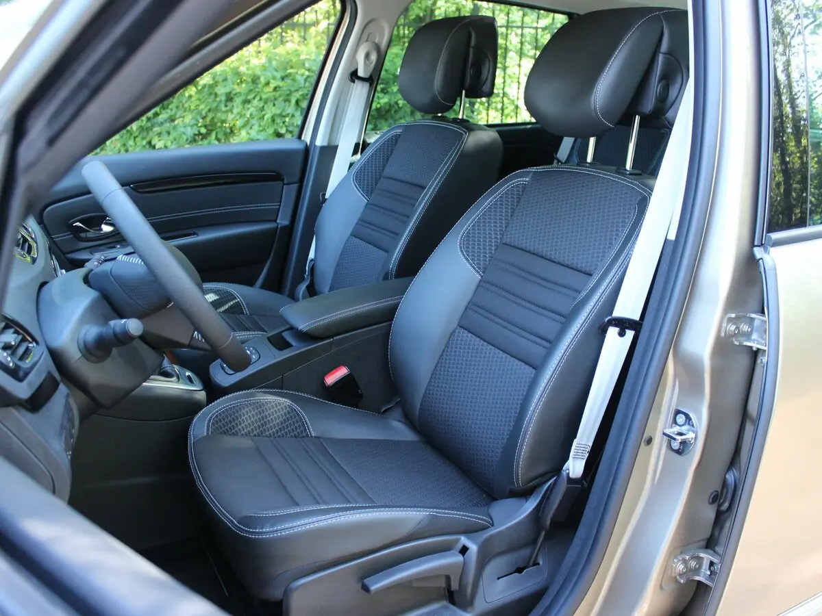 Renault Scenic III Рестайлинг 2 Компактвэн — photo 8