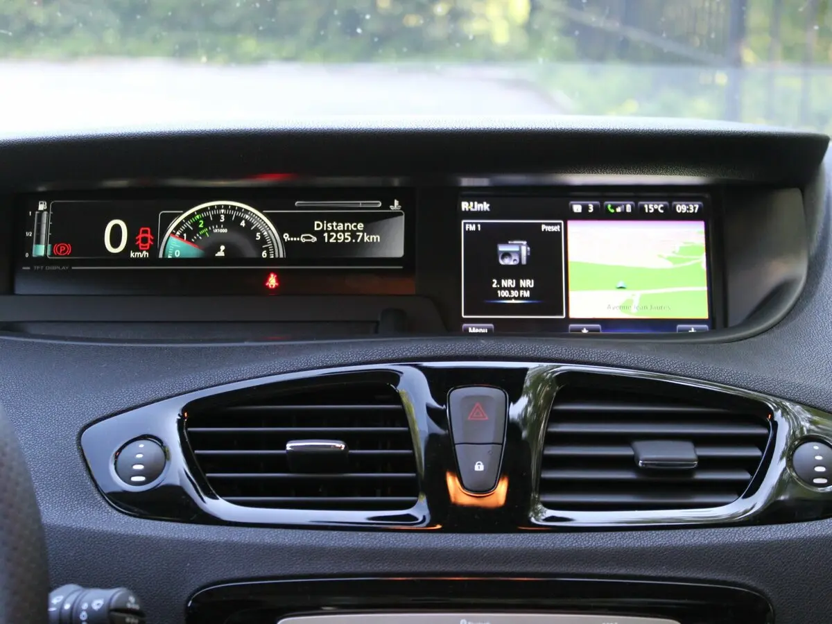 Renault Scenic III Рестайлинг 2 Компактвэн — photo 9