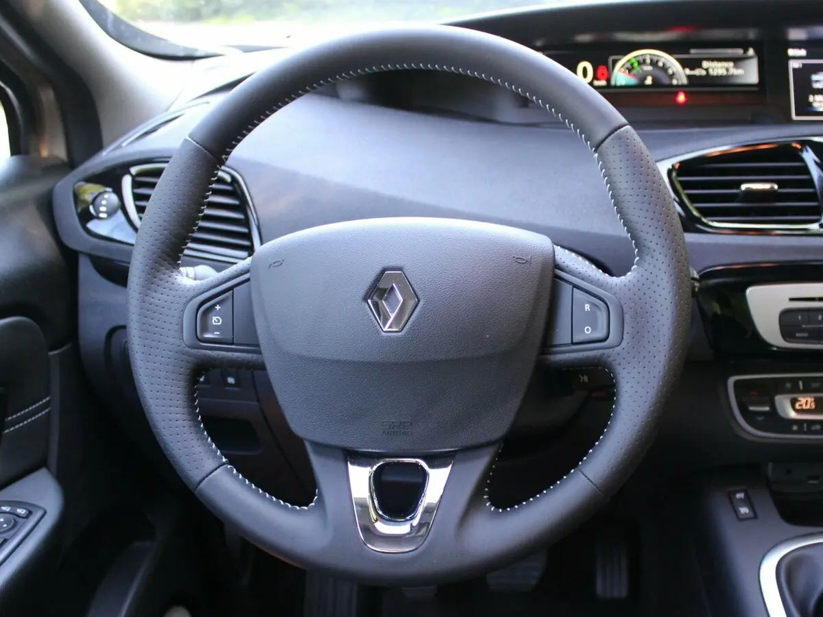 Renault Scenic III Рестайлинг 2 Компактвэн — photo 10