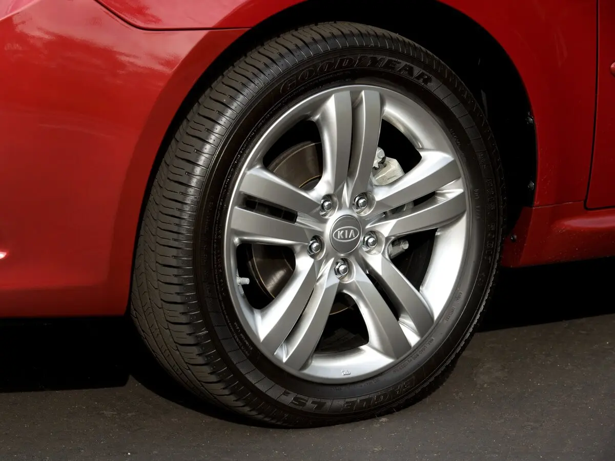 Kia Optima II Рестайлинг Седан — фото 11