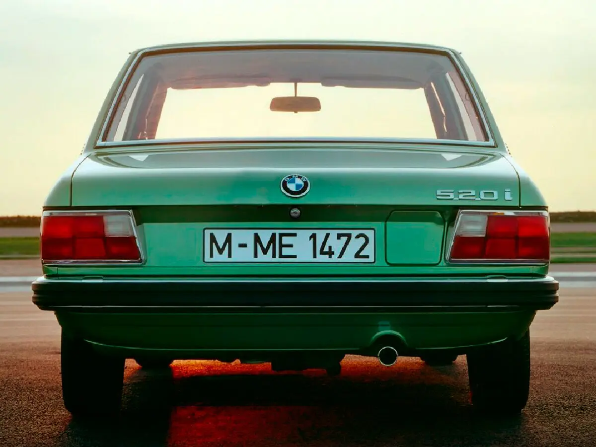 BMW 5 серии I (E12) Седан — фото 4