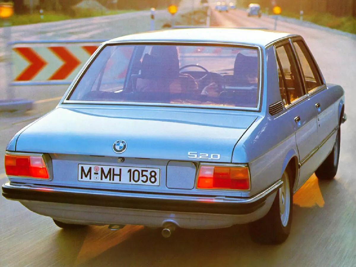 BMW 5 серии I (E12) Седан — фото 5