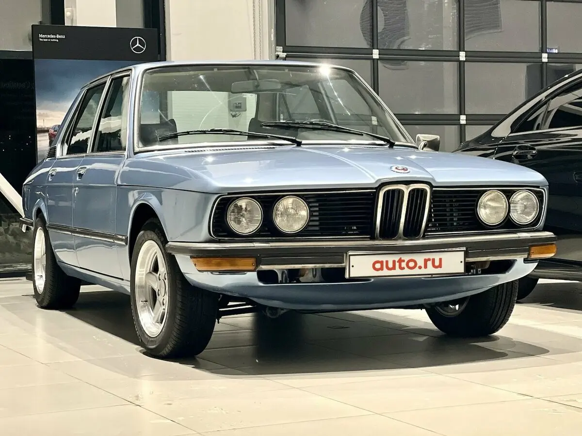 BMW 5 серии I (E12) Рестайлинг Седан — фото 3