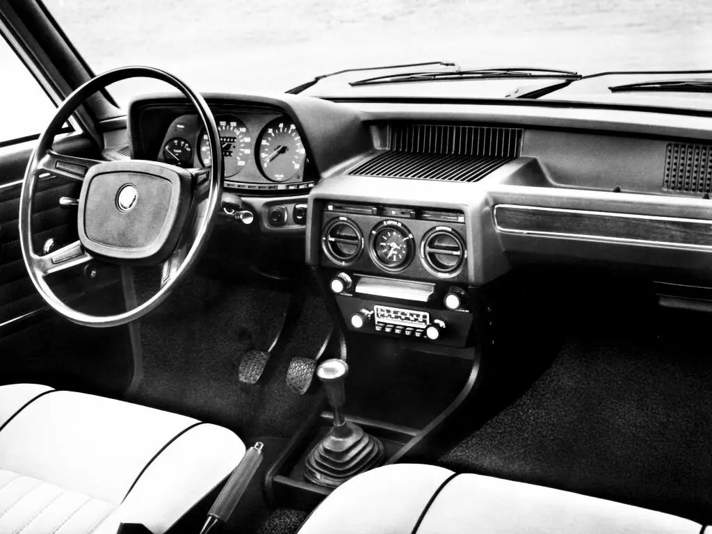 BMW 5 серии I (E12) Рестайлинг Седан — фото 6