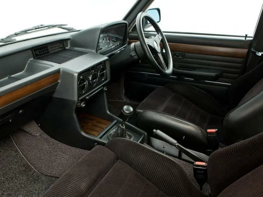 BMW 5 серии I (E12) Рестайлинг Седан — фото 8