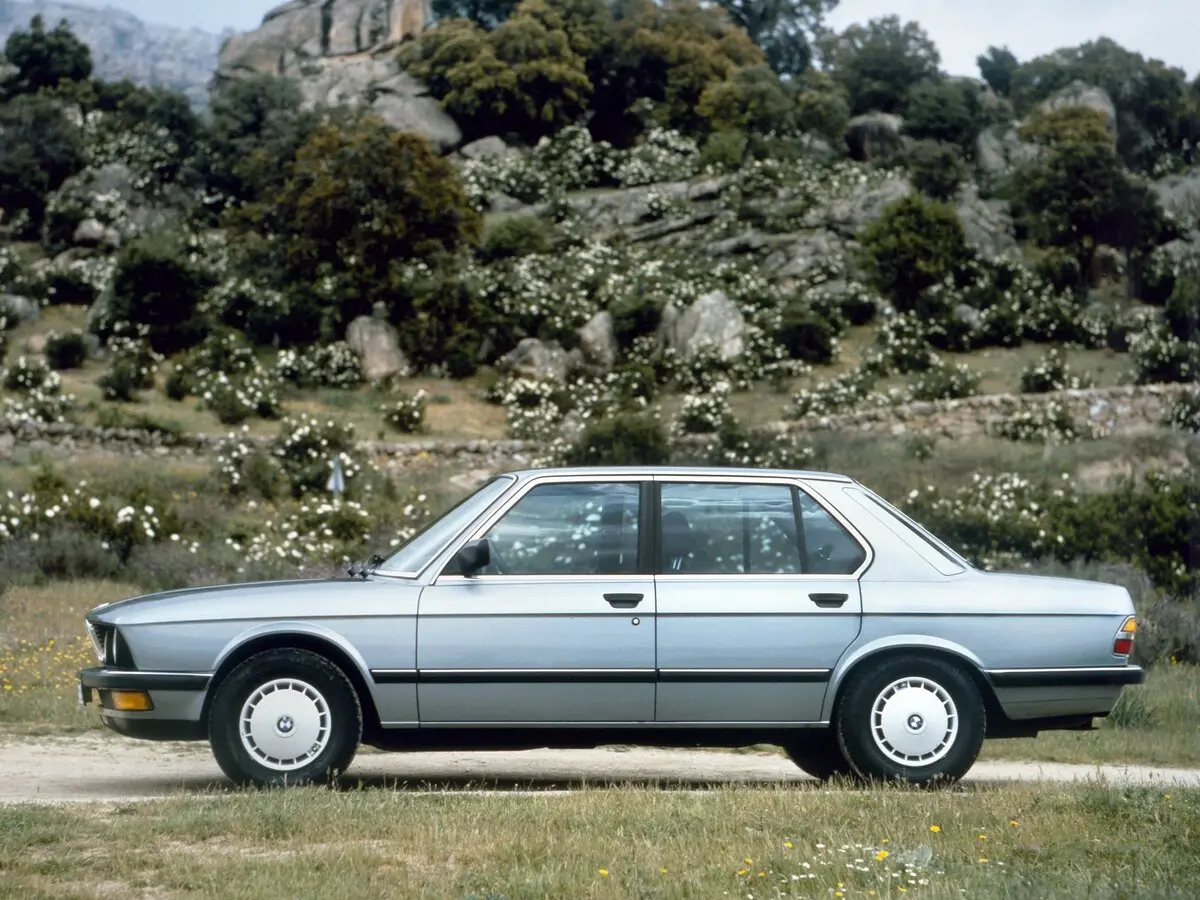 BMW 5 серии II (E28) Седан — фото 2