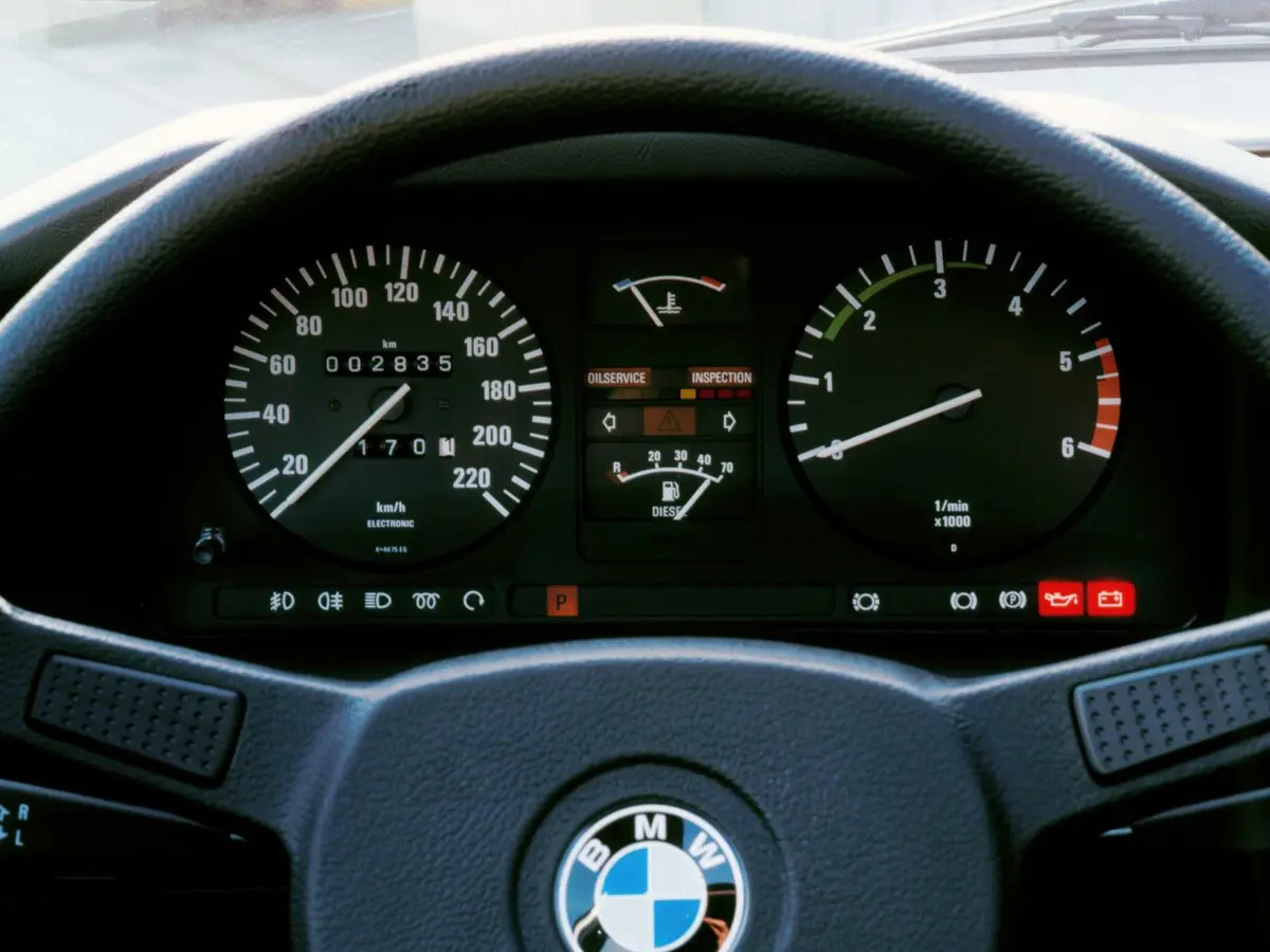 BMW 5 серии II (E28) Седан — фото 7