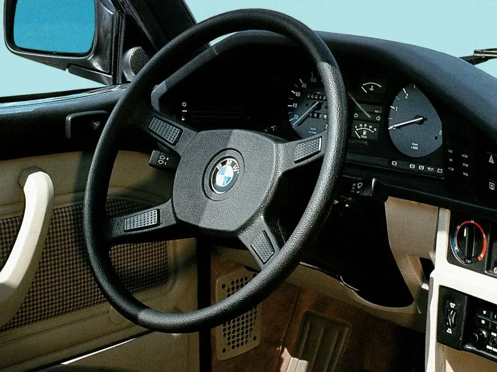 BMW 5 серии II (E28) Седан — фото 8