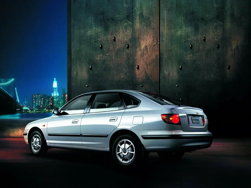 Hyundai Avante III Лифтбек — фото 2