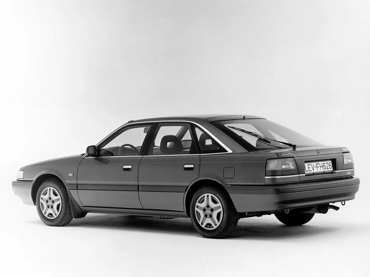 Mazda 626 III (GD) Лифтбек — фото 4