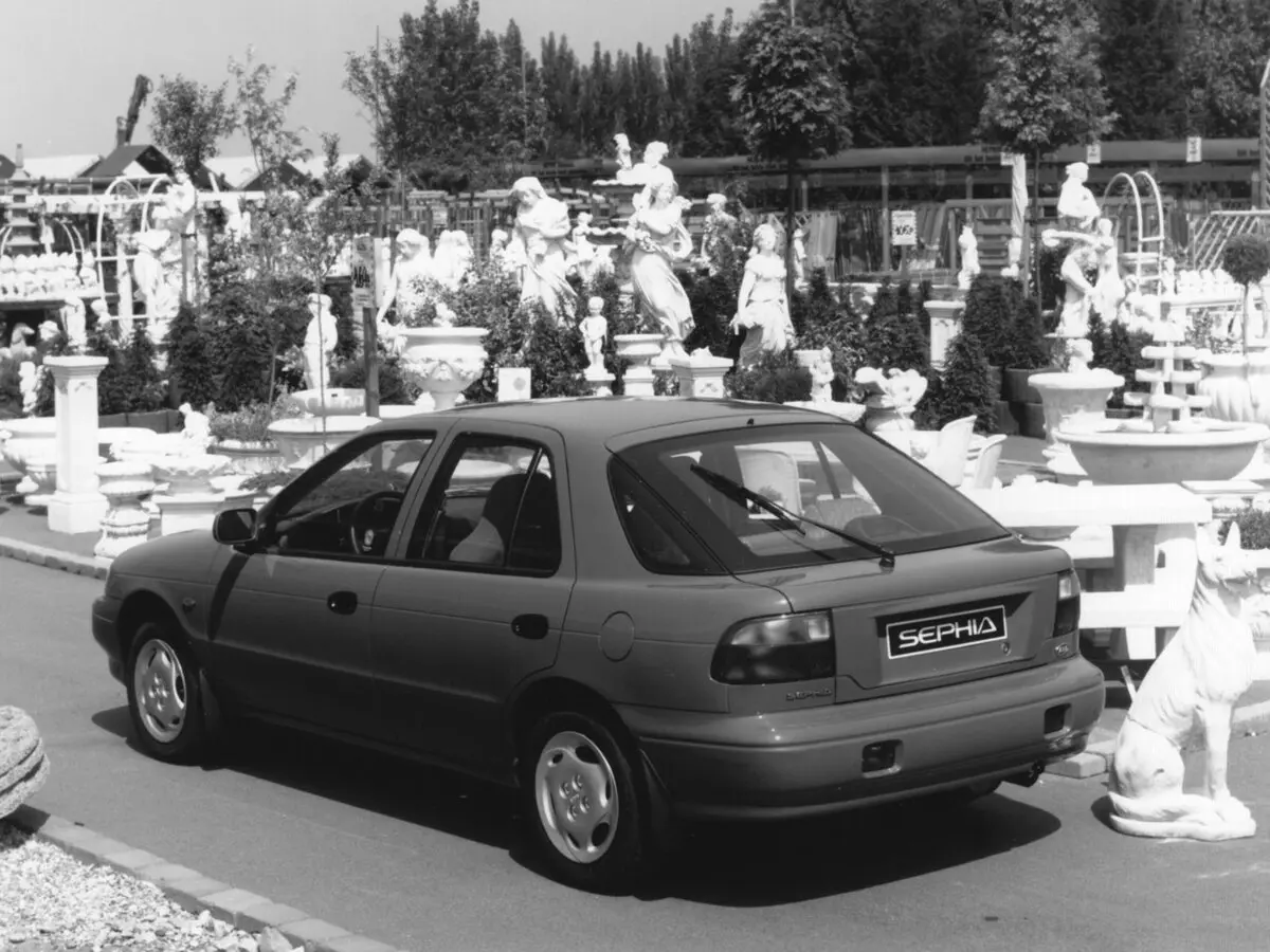 Kia Sephia I Рестайлинг Хэтчбек 5 дв. — сүрөт 3