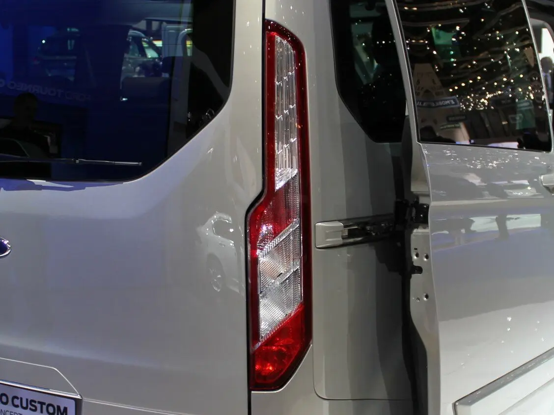 Ford Tourneo Custom I Минивэн SWB — photo 13