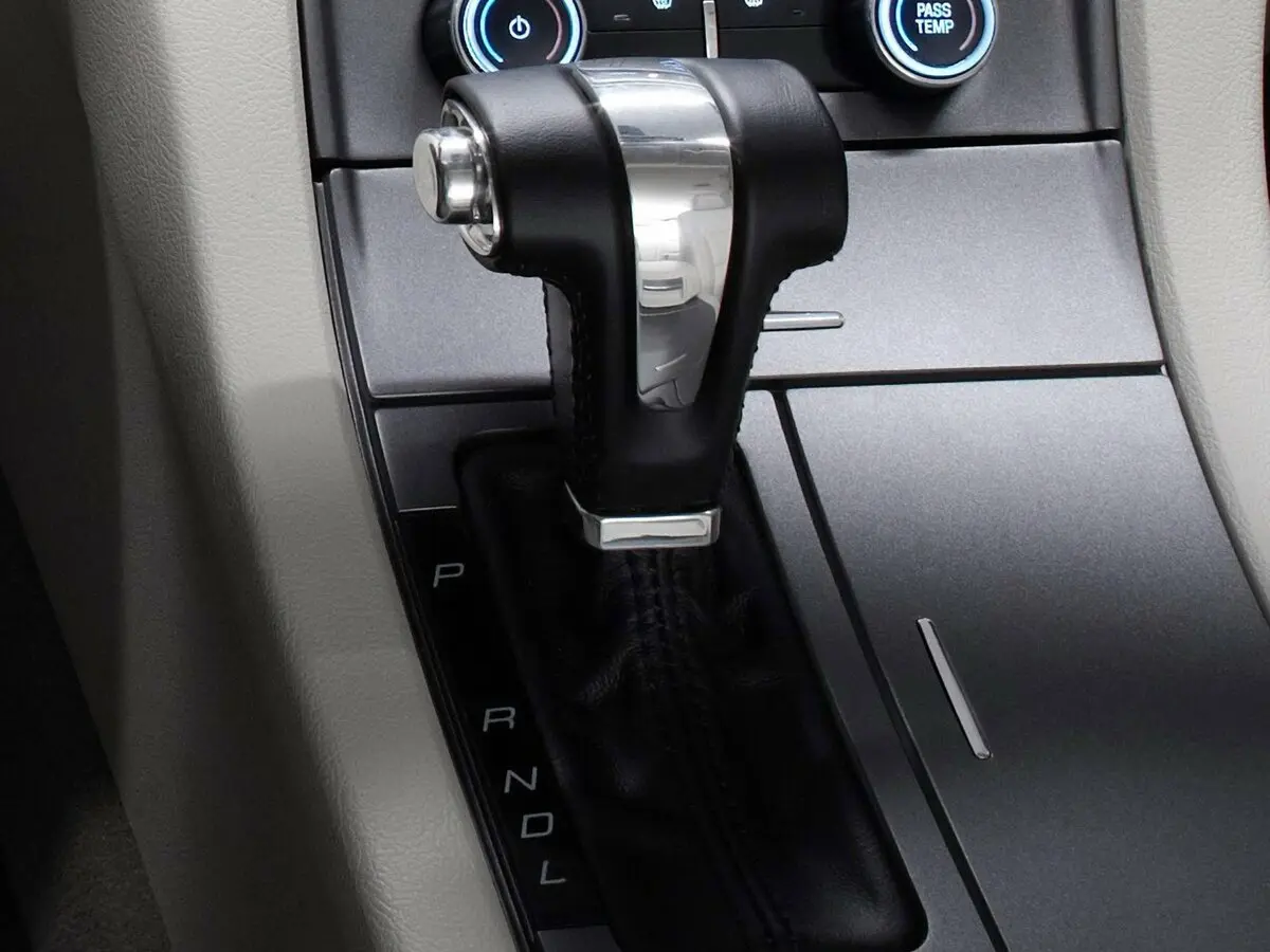 Ford Taurus VI Седан — сүрөт 10