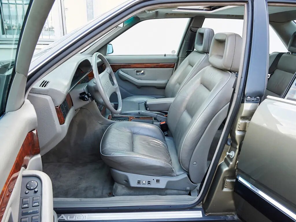Audi V8 1988 – 1994 Седан