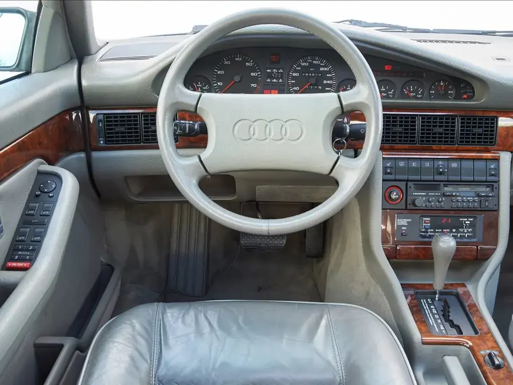 Audi V8 1988 – 1994 Седан — сүрөт 10