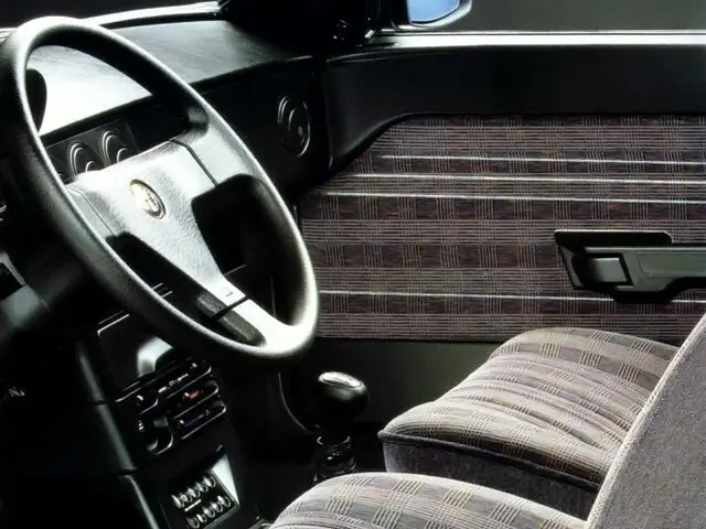 Alfa Romeo 33 I Рестайлинг Седан — сүрөт 6