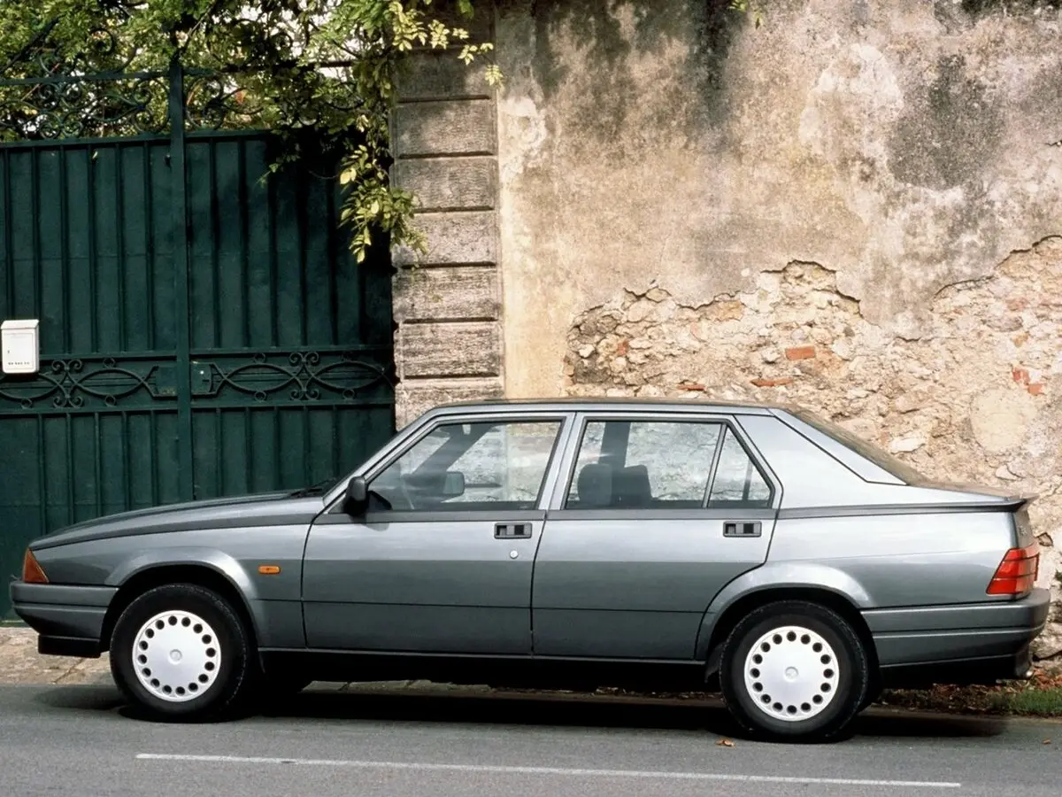 Alfa Romeo 75 I Рестайлинг Седан — сүрөт 2
