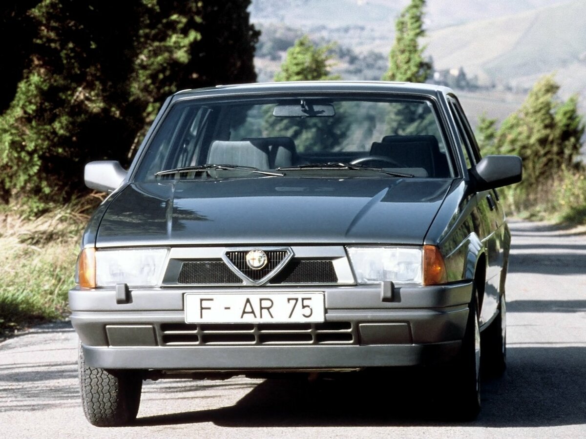 Alfa Romeo 75 I Рестайлинг Седан — фото 3
