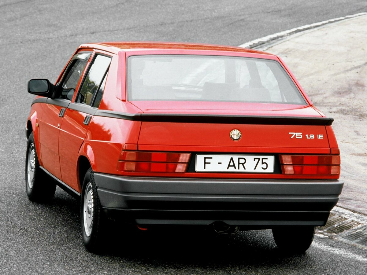 Alfa Romeo 75 I Рестайлинг Седан — фото 4