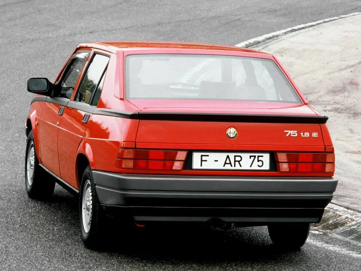 Alfa Romeo 75 I Рестайлинг Седан — сүрөт 4
