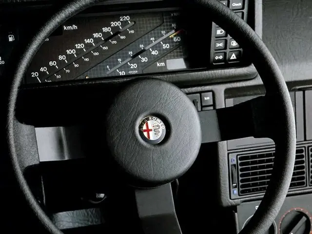 Alfa Romeo 90 1984 – 1987 Седан — сүрөт 6