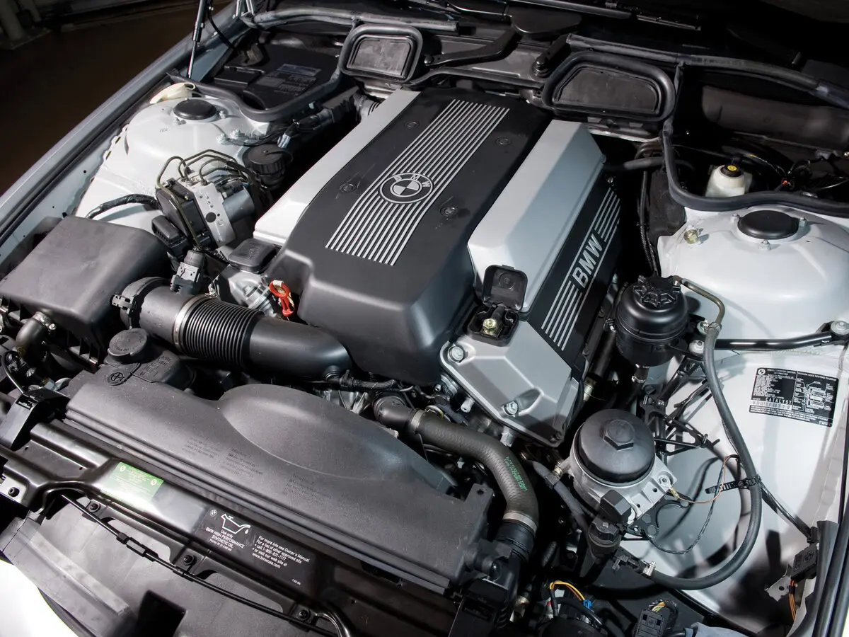 BMW 7 серии III (E38) Рестайлинг Седан — сүрөт 9