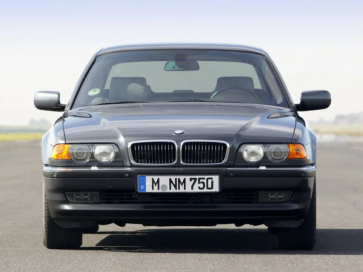 BMW 7 серии III (E38) Рестайлинг Седан Long — 照片 3