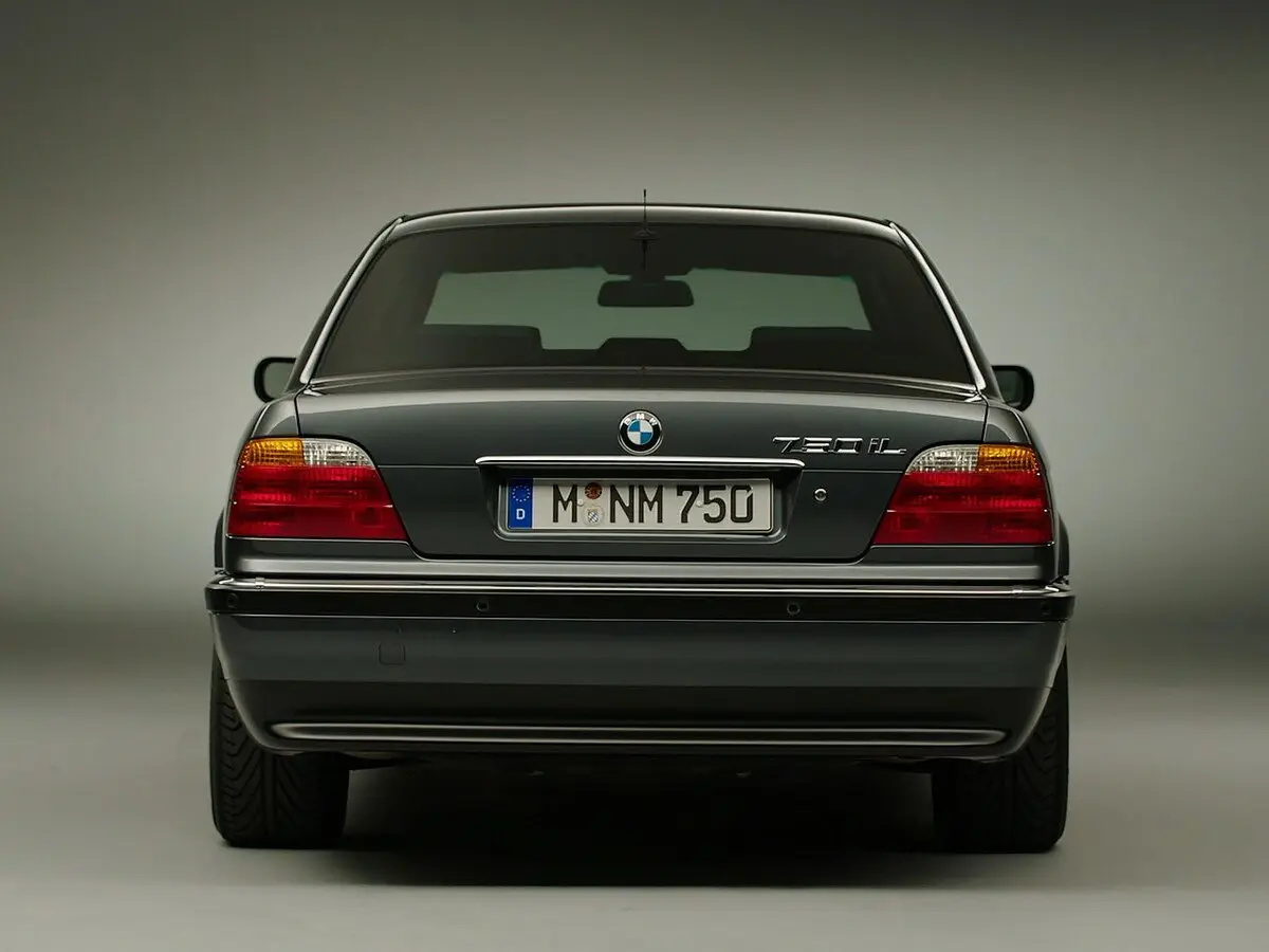 BMW 7 серии III (E38) Рестайлинг Седан Long — 照片 4