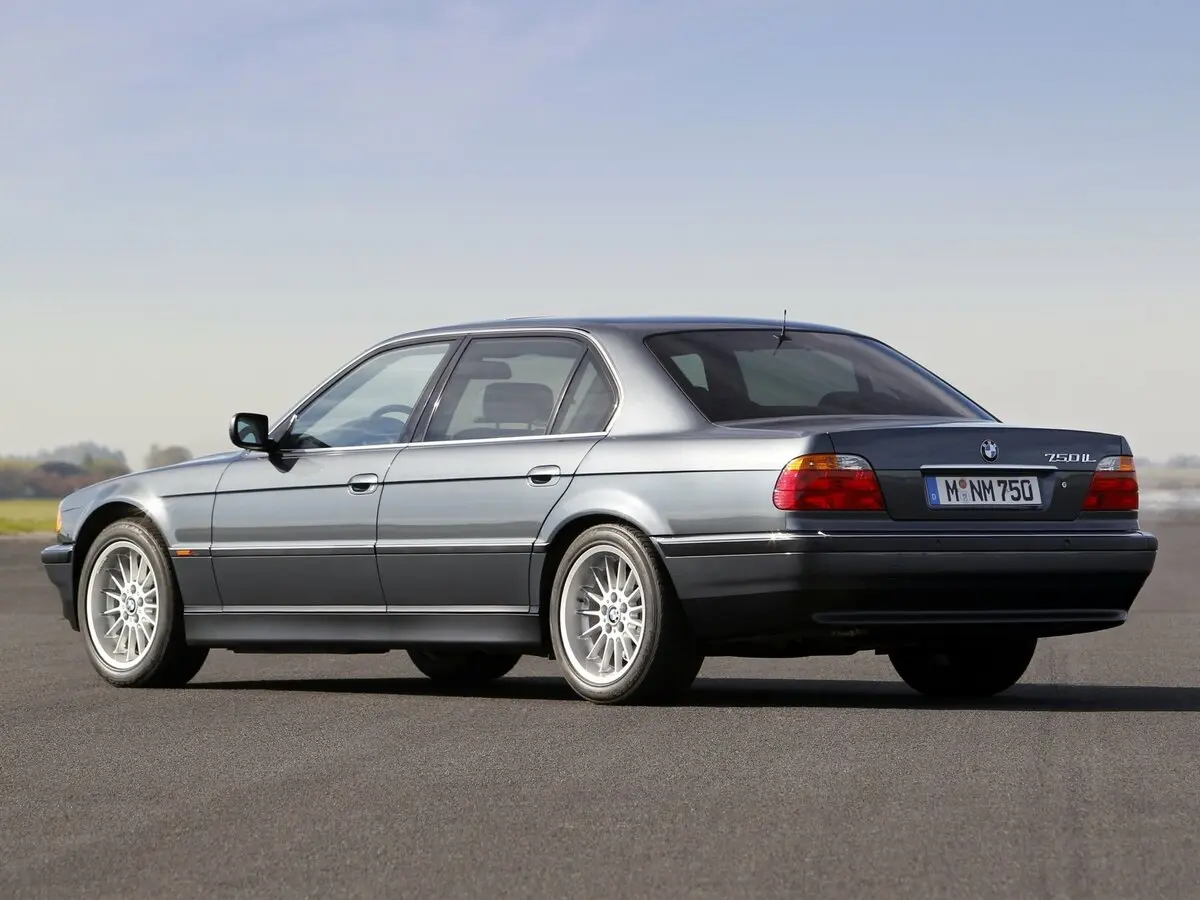 BMW 7 серии III (E38) Рестайлинг Седан Long — 照片 5