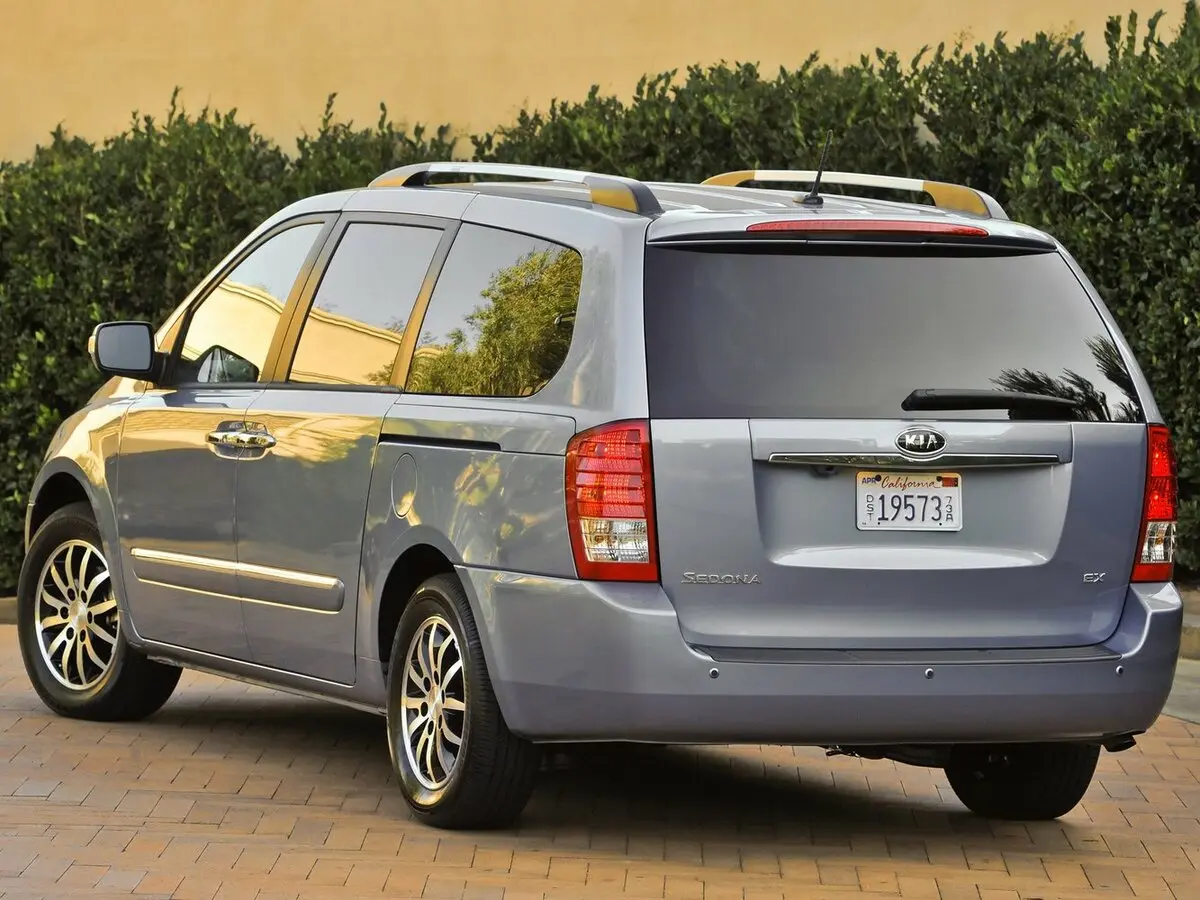 Kia Sedona II Рестайлинг Минивэн LWB — photo 3