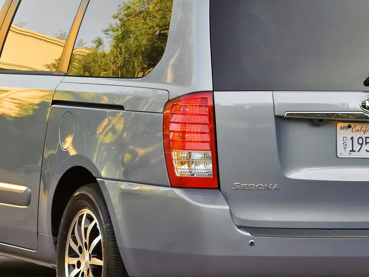 Kia Sedona II Рестайлинг Минивэн LWB — photo 10