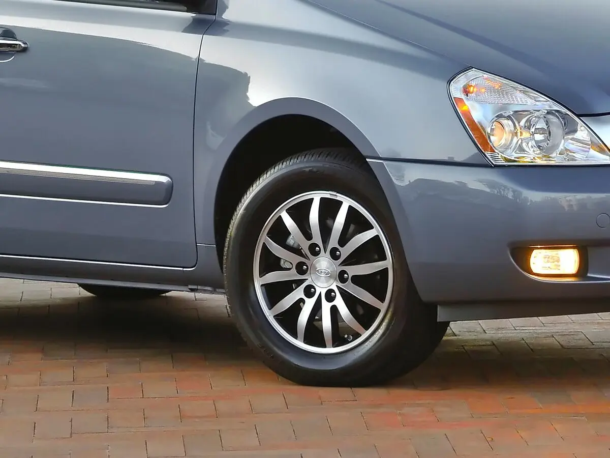 Kia Sedona II Рестайлинг Минивэн LWB — photo 11