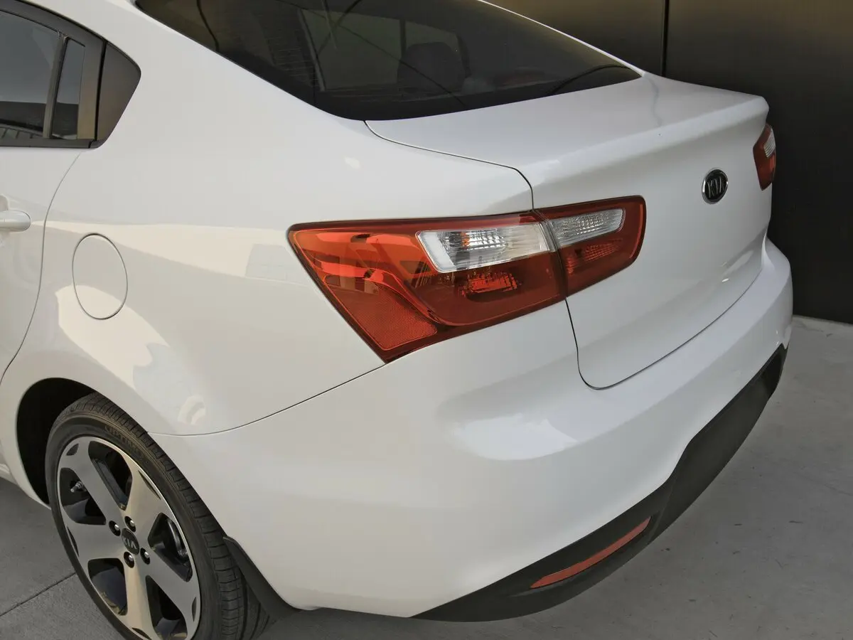 Kia Pride III Седан — photo 8