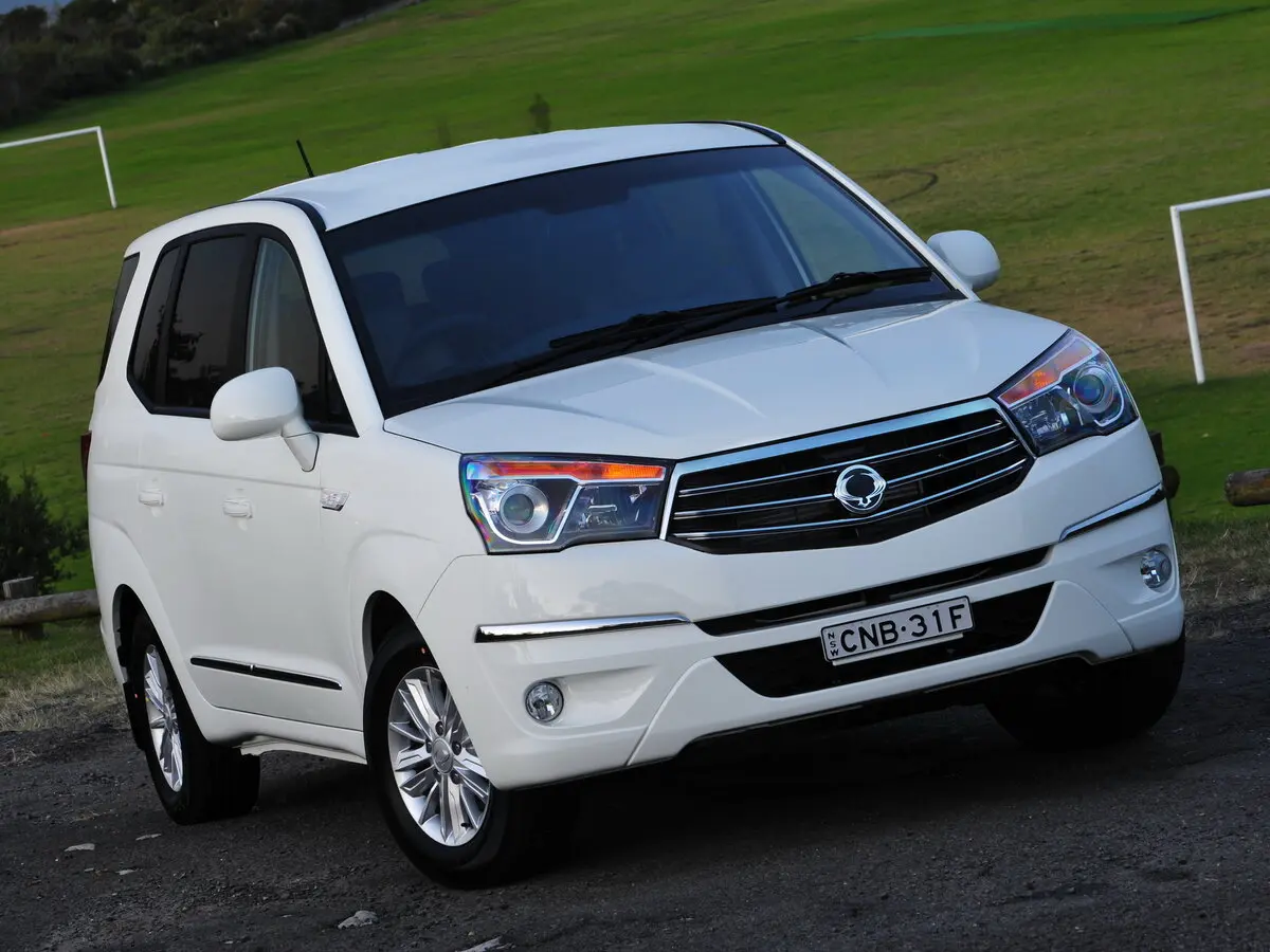 SsangYong Stavic 2013 – 2019 Минивэн — фото 3