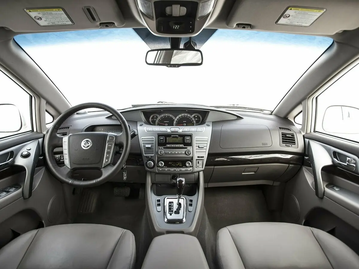 SsangYong Stavic 2013 – 2019 Минивэн — фото 5
