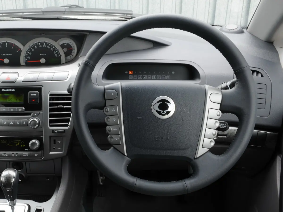SsangYong Stavic 2013 – 2019 Минивэн — фото 8