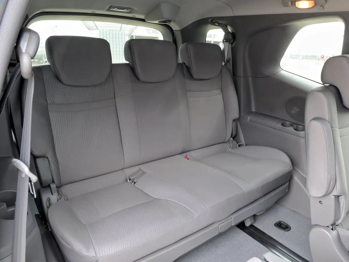 SsangYong Stavic 2013 – 2019 Минивэн — фото 10