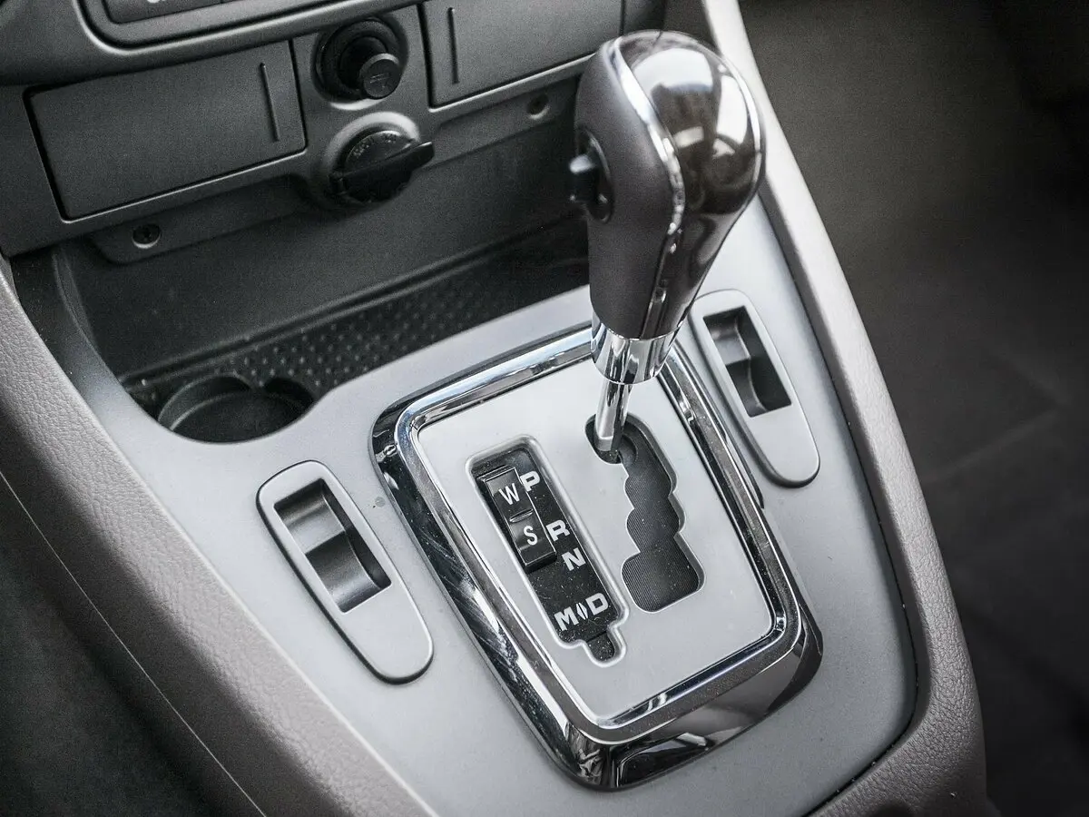 SsangYong Stavic 2013 – 2019 Минивэн — фото 12