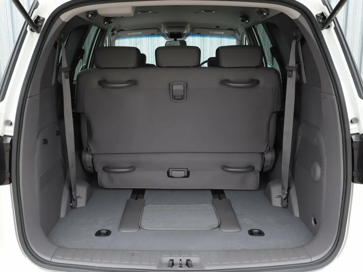 SsangYong Stavic 2013 – 2019 Минивэн — фото 13